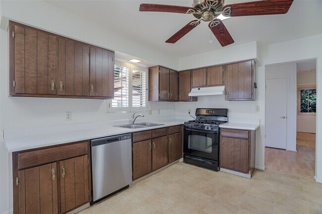 Building Photo - 3 Bedroom, 2 Bath Home with Views in Prescott!