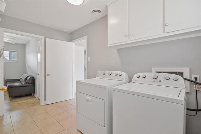 Building Photo - 5143 Cheena Dr