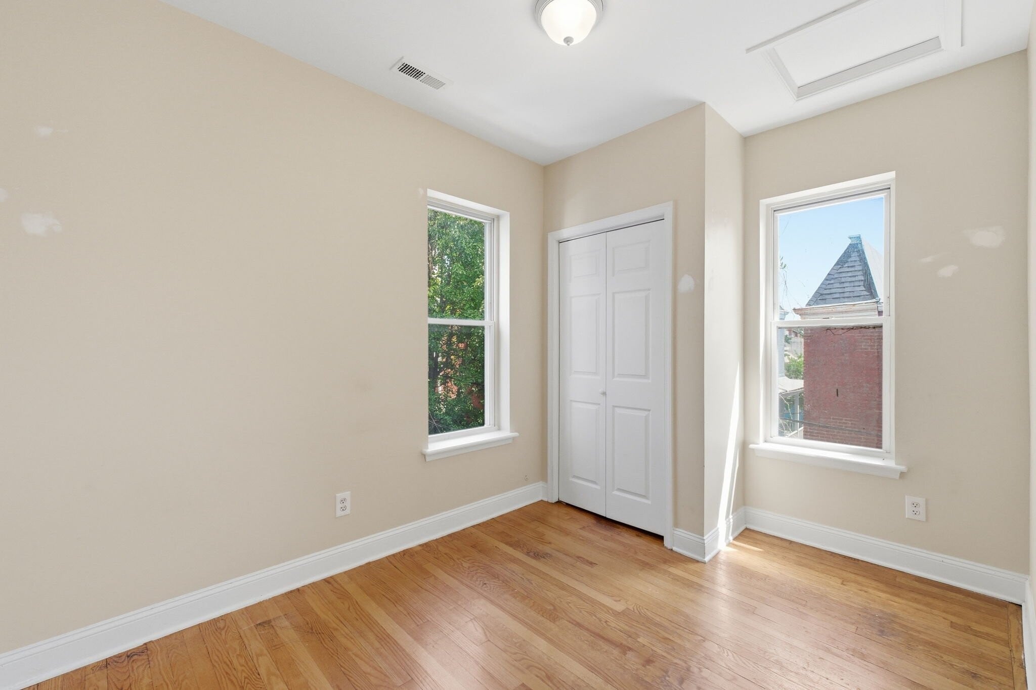 Building Photo - 720 Gresham Pl NW