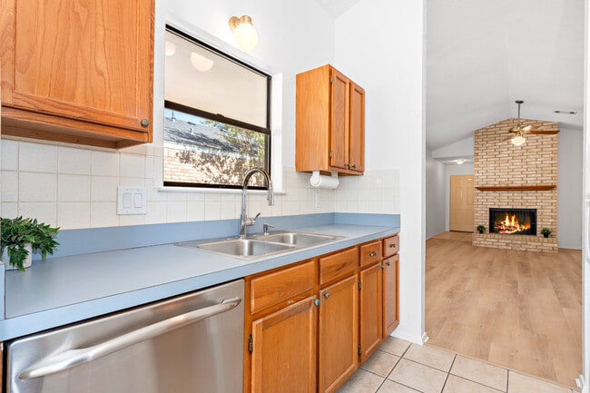 Building Photo - 1303 Chapel Creek Rd