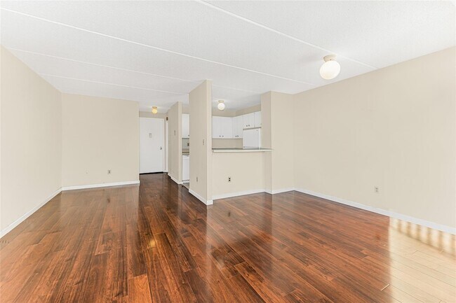 Building Photo - 1155 Warburton Ave