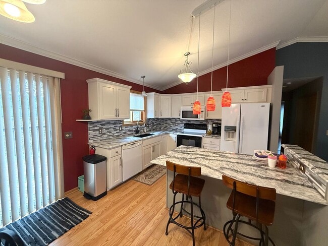 Building Photo - 331 Brookestone Dr SE