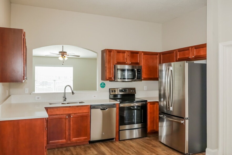 Building Photo - 3163 Pine Haven Dr