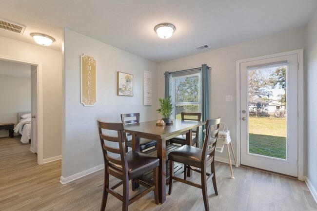 Building Photo - 196 Goldenrod