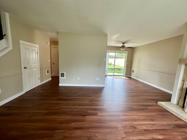 Building Photo - LF1460-B
