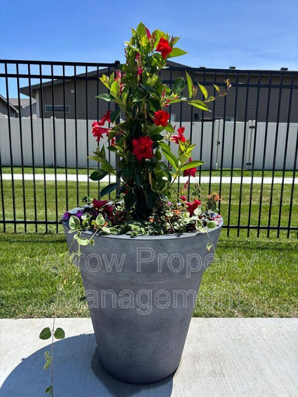 Building Photo - 1003 Claude Rd