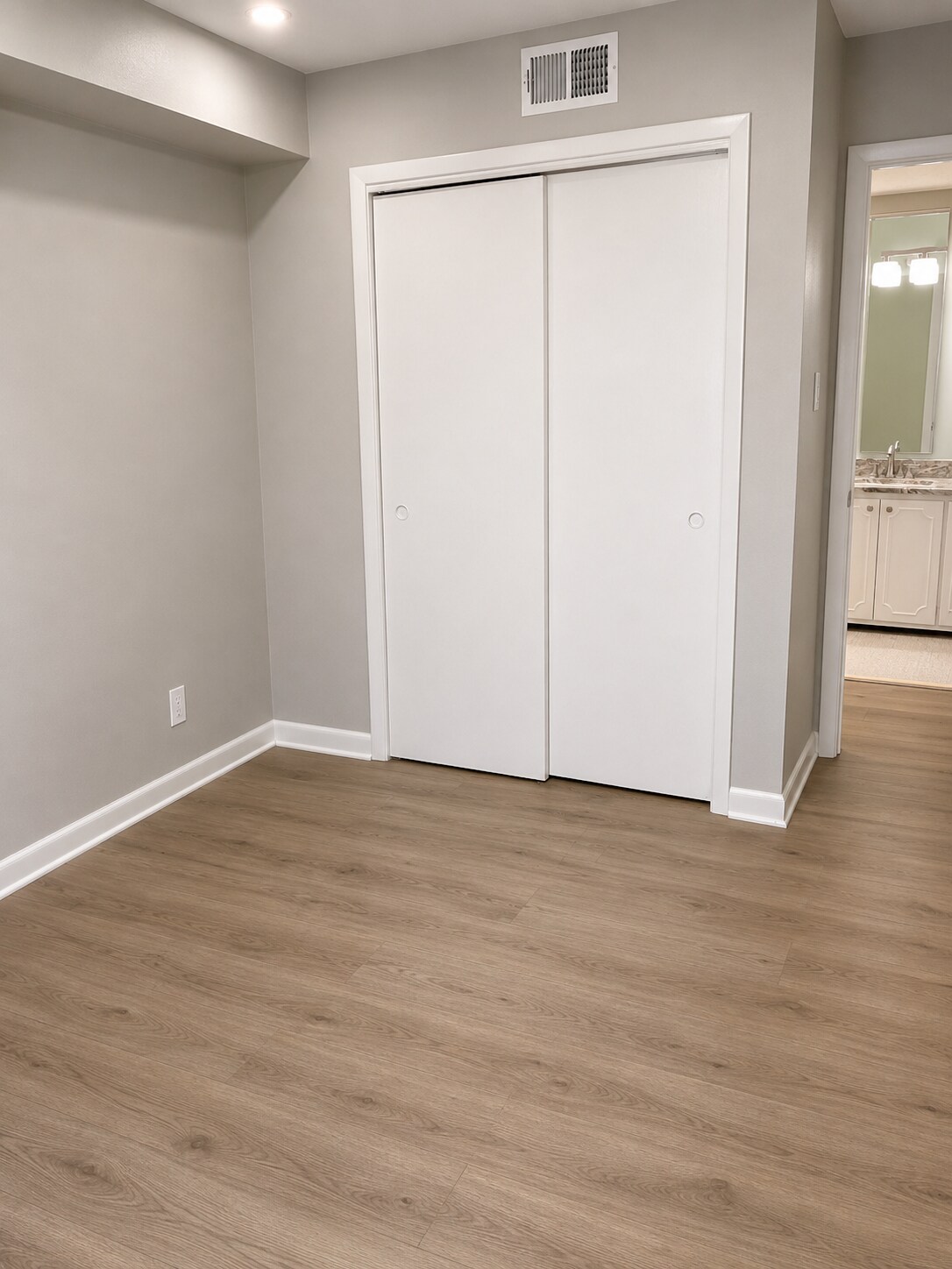 BR 2 Closet - 1935 Gardiner Ln