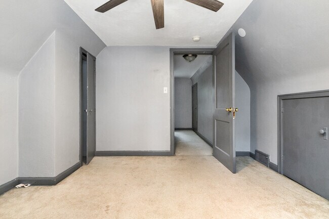 Building Photo - 819 Bertrand St