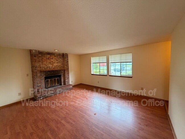 Building Photo - 9017 Wildwood Ave SW