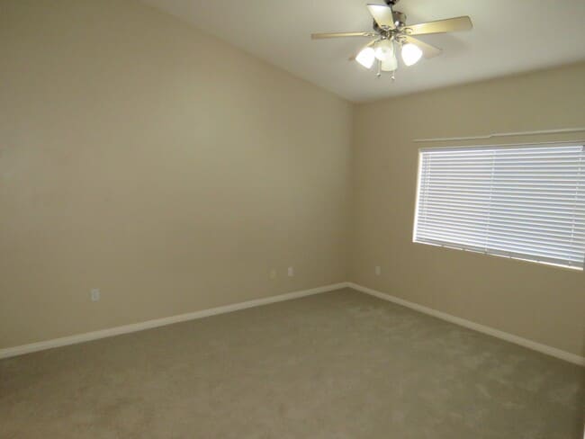 Building Photo - Beautiful 3/2 in the heart of JT!