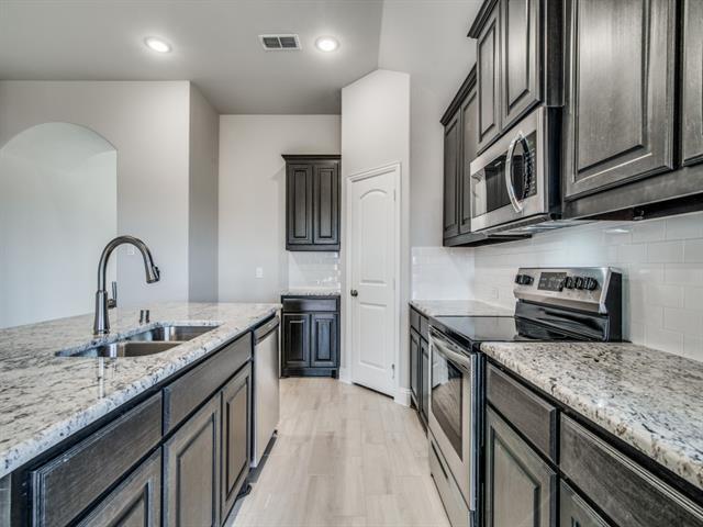 Building Photo - 512 Redbud Dr