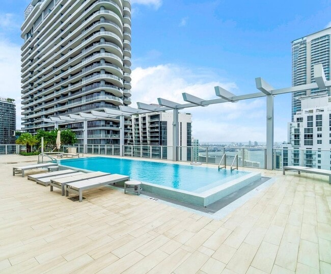 Building Photo - 1100 S Miami Ave