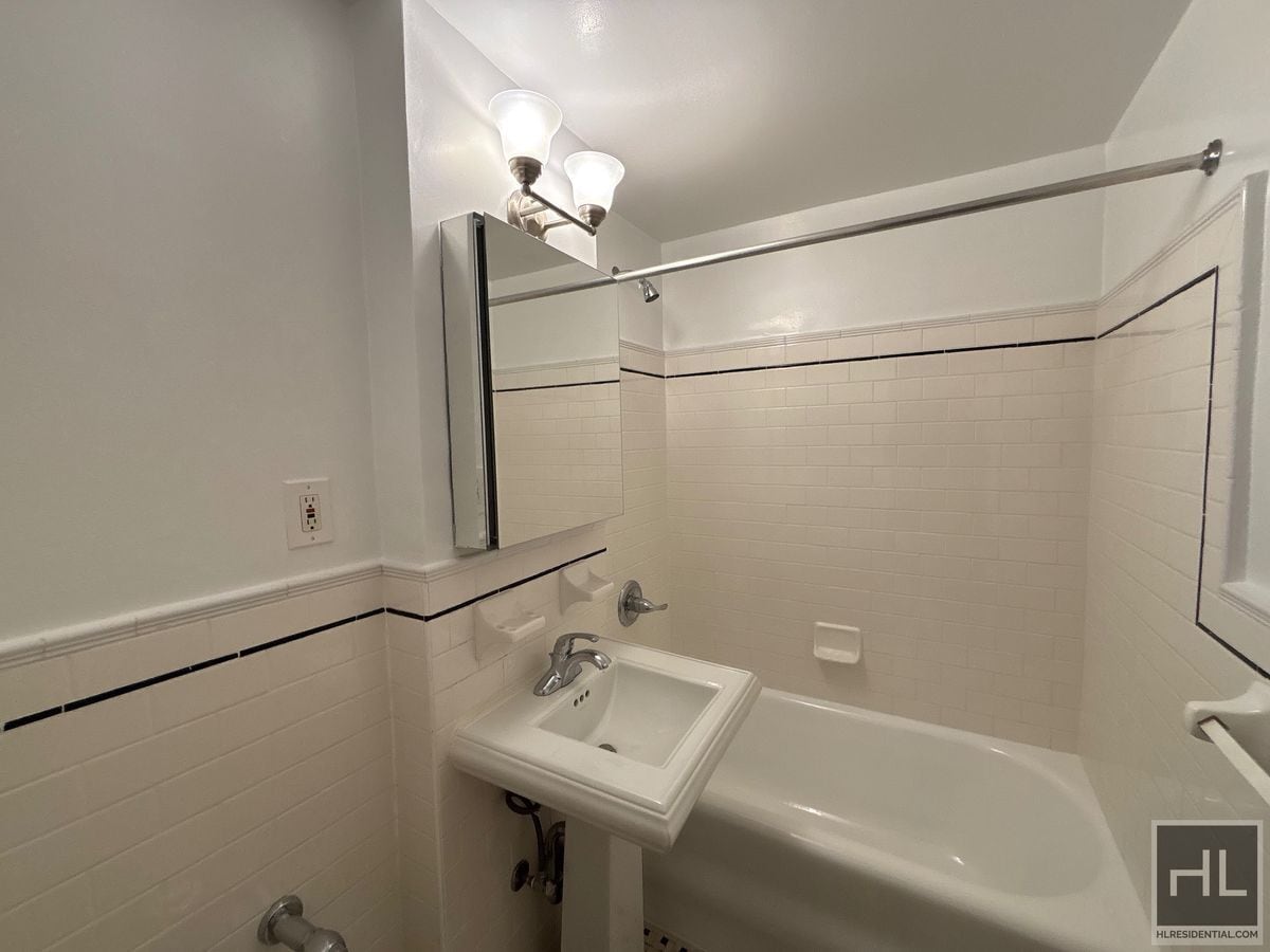 Building Photo - Christopher Street