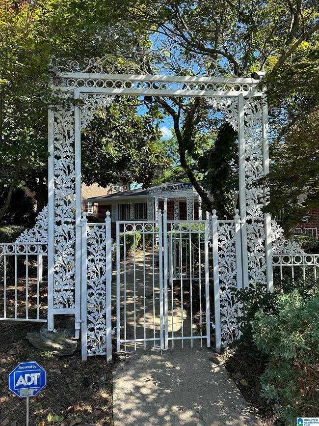 Building Photo - 905 45th St N