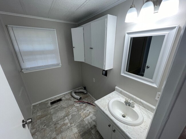 Building Photo - 3 Bedroom House in Robersonville - Complet...