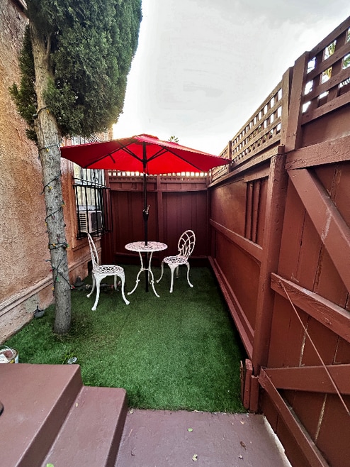 Building Photo - 1731 Orchid Ave