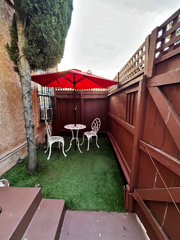 Building Photo - 1731 Orchid Ave