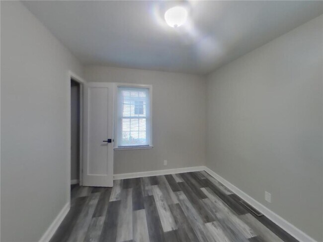 Building Photo - 6821 Thomas Ave S