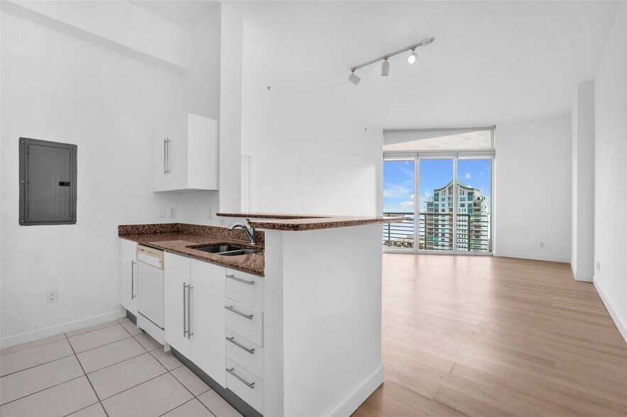 Building Photo - 325 S Biscayne Blvd
