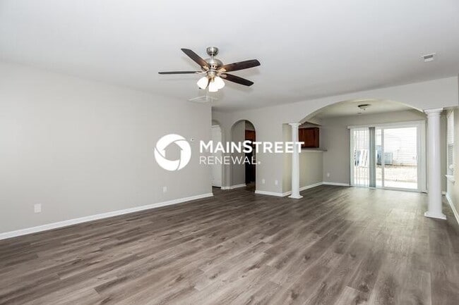 Building Photo - 4 Bedroom Pet-Friendly Home in Dallas, NC with Main Street Renewal