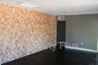 Building Photo - 1228 S McKemy St