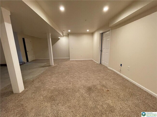 Building Photo - 637 Mulberry Dr