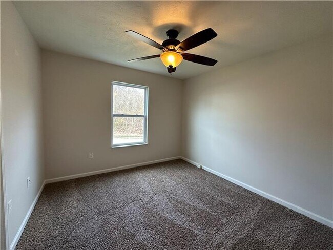 Building Photo - 248 Grace Manor Dr