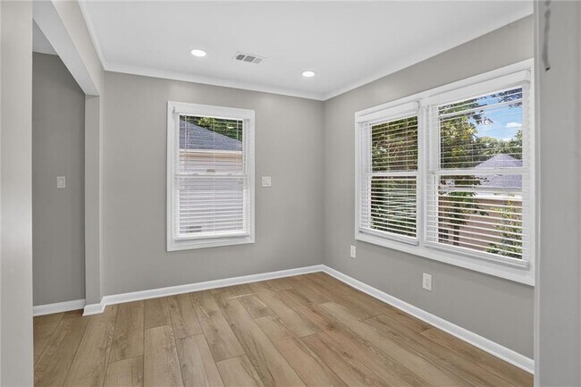 Building Photo - 1220 Roxboro Dr NE
