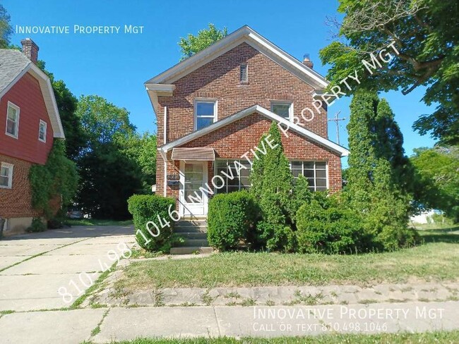 Primary Photo - Large 3-4 bedroom home with closed in porch.