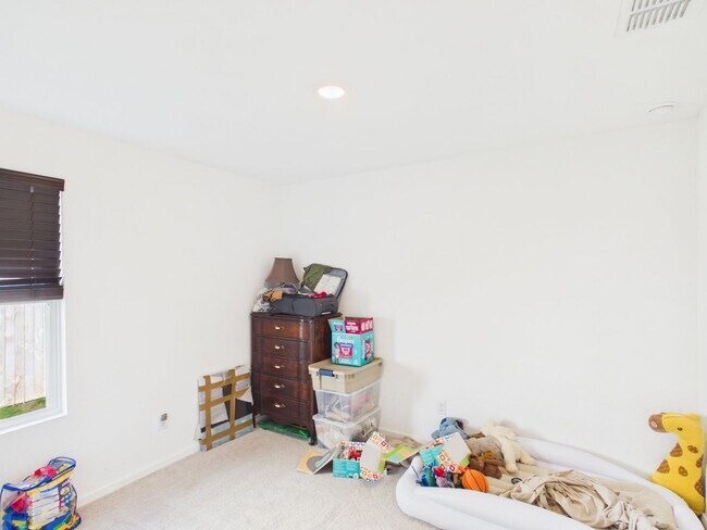 Building Photo - 127 Aidan Trl