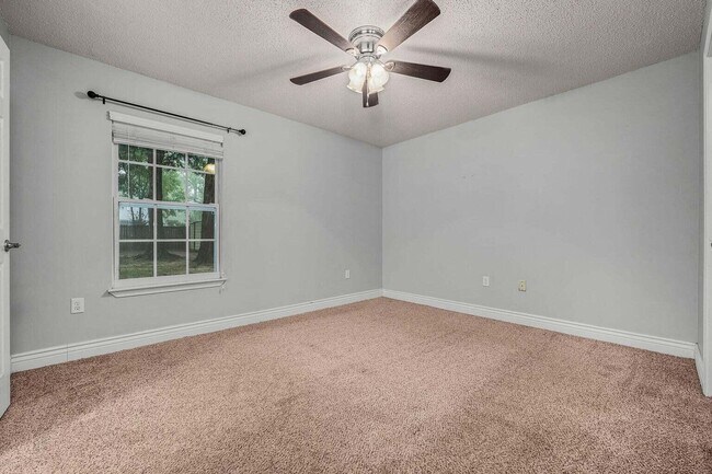 Building Photo - 202 Brittany Ln