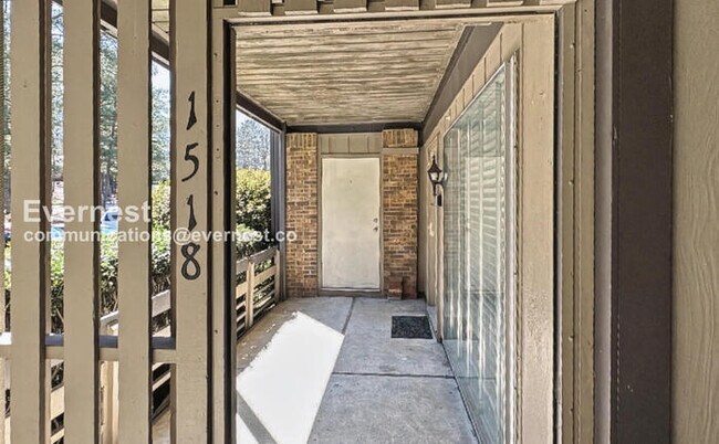 Building Photo - 1 Bed/1 Bath Condo with Off-Street Parking / Pet-Friendly / Vouchers Accepted / Available Now!