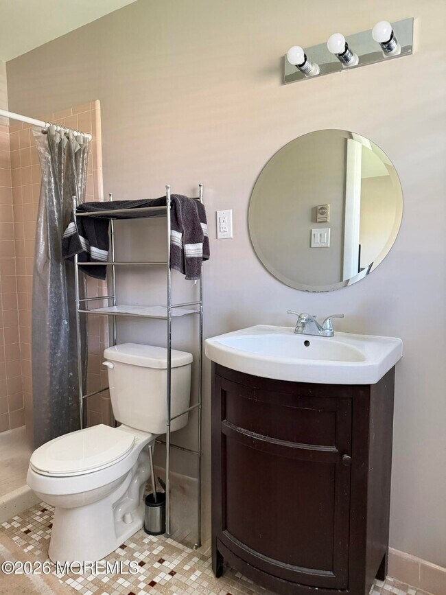 Building Photo - 116B Buckingham Dr