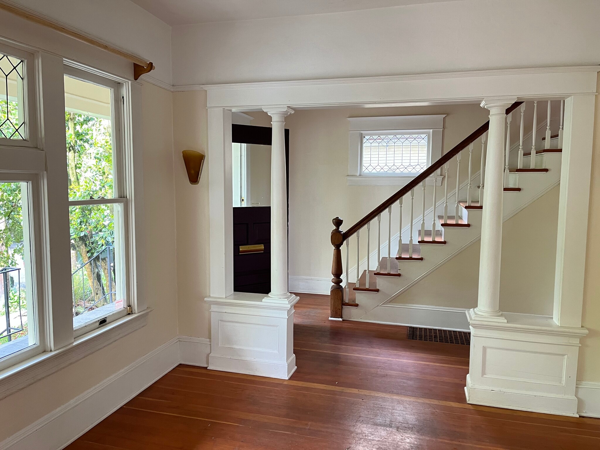 entry - 110 NE Monroe St
