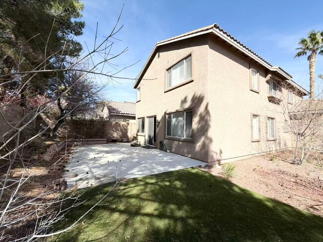 Building Photo - Wonderful corner lot home features 4 bedrooms and 3 full bathrooms