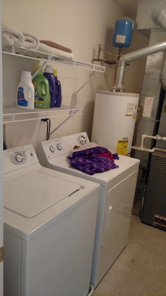 Building Photo - 793 S Providence Ln