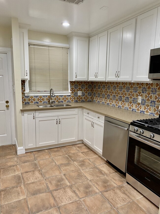 Newly renovated large kitchen - 1222 Spruce St