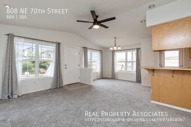 Building Photo - 808 NE 70th St