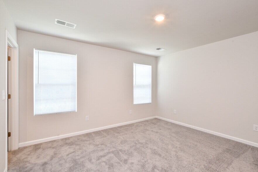 Building Photo - 18 Twiggs Ln