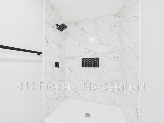 Building Photo - 11211 Corrington Ave