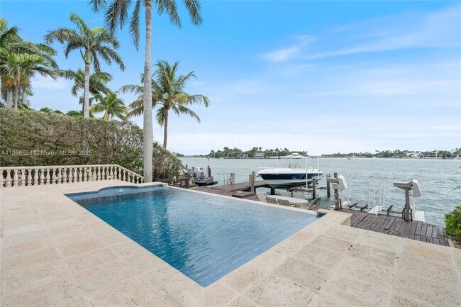Building Photo - 305 N Hibiscus Dr
