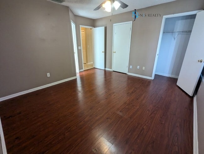 Building Photo - Just reduced!!  Large 2/2/1 with community...