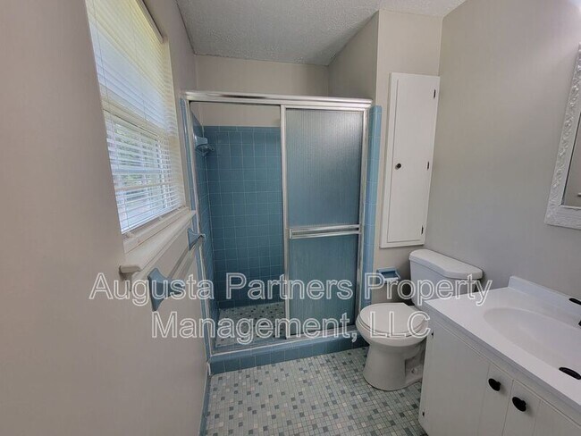 Building Photo - 156 Griswood Dr