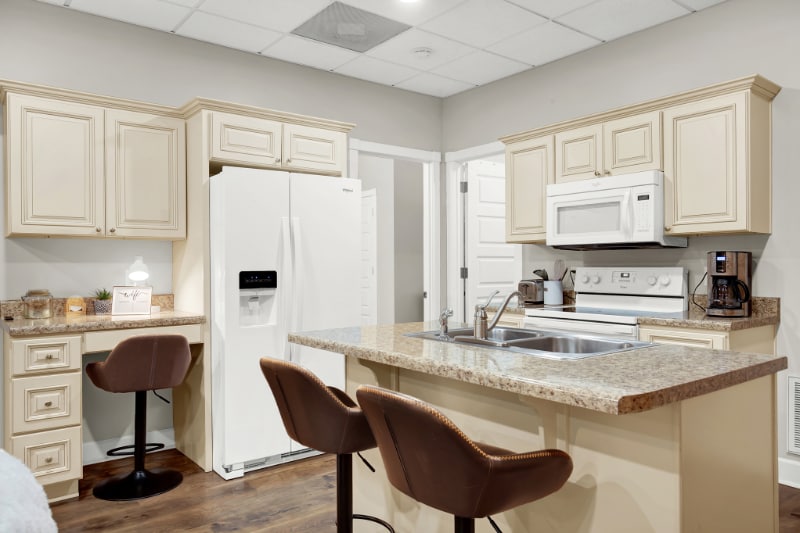 Building Photo - 210 E Waldburg St