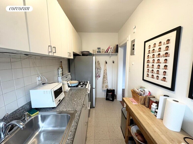 Building Photo - 672 10th St