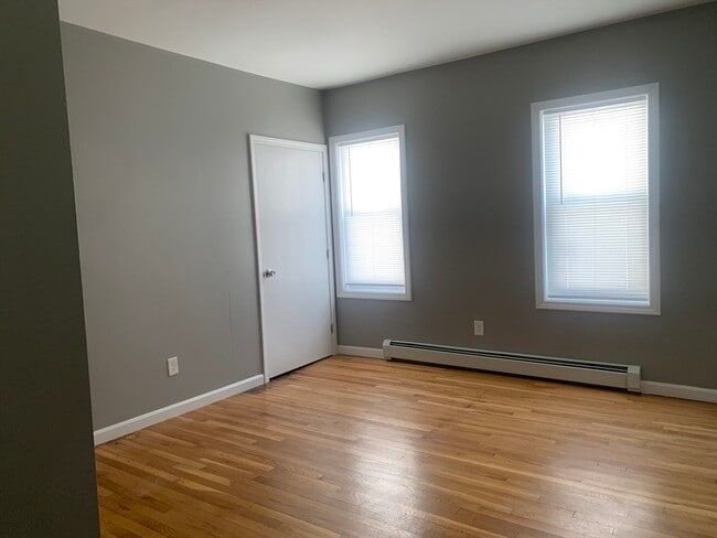 Building Photo - 350 US-1