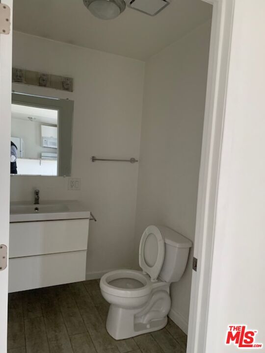 Building Photo - 922 N Hudson Ave