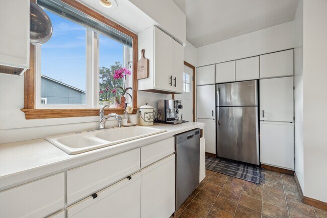 Building Photo - 3926 SE 74th Ave