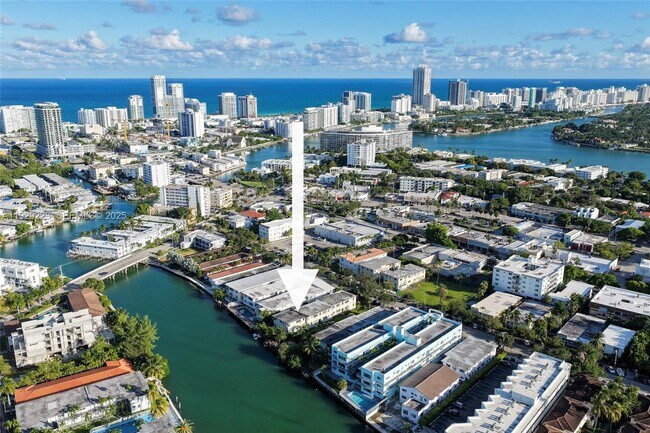 Building Photo - 1135 Marseille Dr