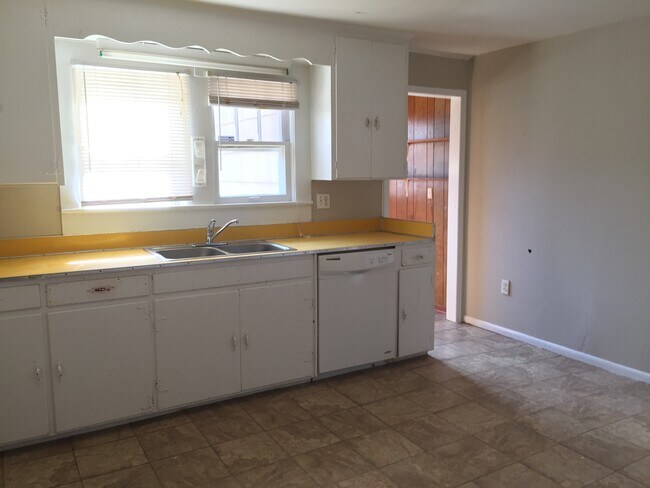 Building Photo - 401 Williamson Ave